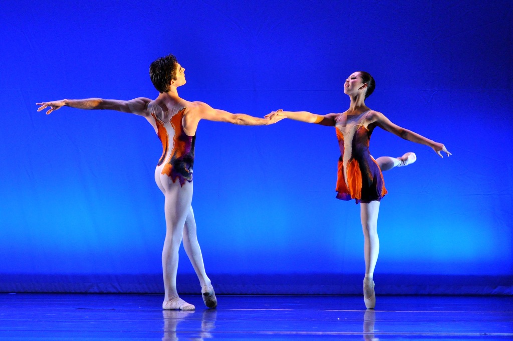 Legends Pas de Deux, chor. Michael Corder. Photo John Ross.