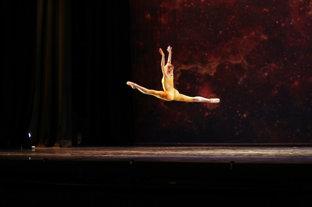 Orbital Motion, chor. Valentino Zucchetti. Photo Thierry Fonteyne