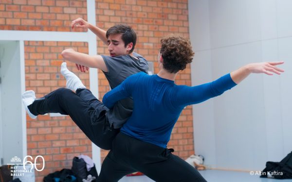 Pas de Deux, chor. Peter Leung. Photo by Altin Kaftira